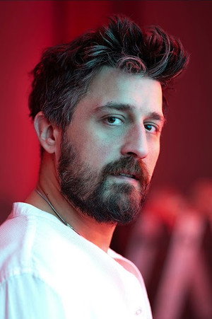 Actor Mert Carim in Ömür Usta