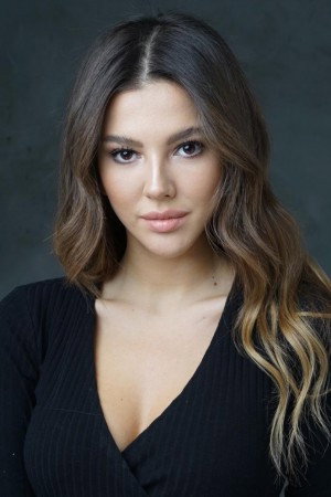 Actor Rüya Coriç in Ömür Usta