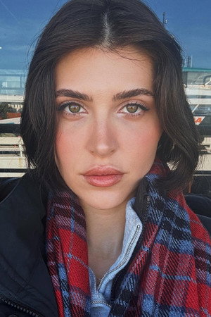 Actor Beyza Gümülcine in Güneşin Doğduğu Yer